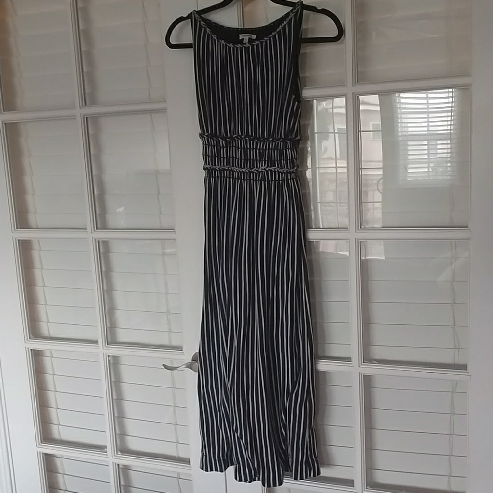 Max Studio sleeveless midi dress. Fully lined.